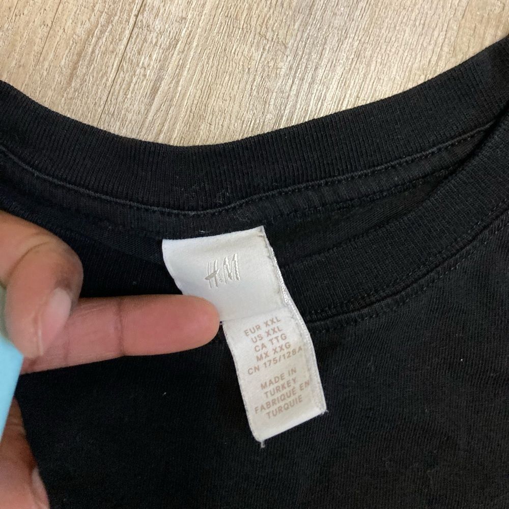 H&M Graphic Tee - Picture 4 of 4